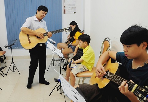 nghihegioitresaigondoxohocdanguitar1
